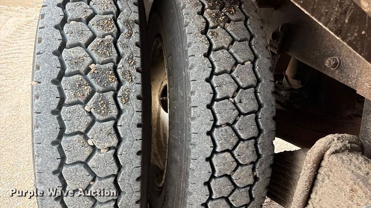 image for item ET4700 1998 Mack RD688S dump truck