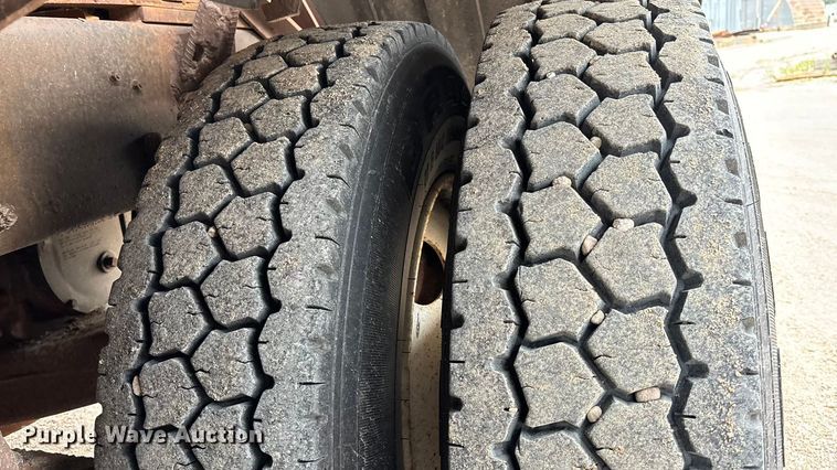 image for item ET4700 1998 Mack RD688S dump truck