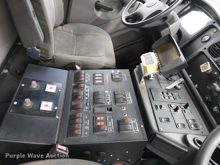 image for item EU2516 2010 Freighliner M2 106 street sweeper truck