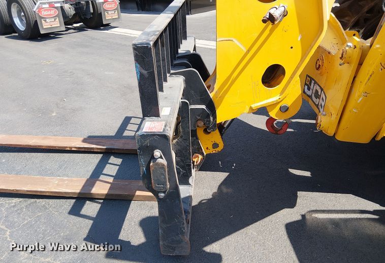 image for item EU2519 2020 JCB 510.56 F telehandler