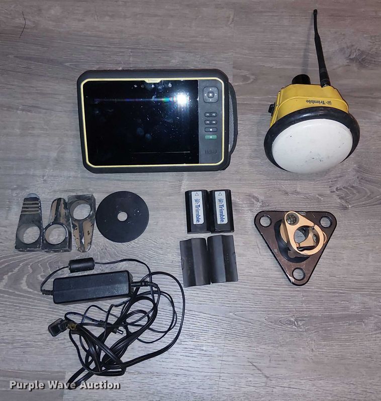 image for item EU2545 Trimble T7 GPS equipment