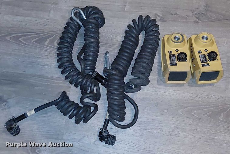 image for item EU2547 Topcon Sonic Tracker II surveying equipment