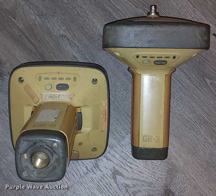 image for item EU2553 Topcon GR-3 GPS equipment 