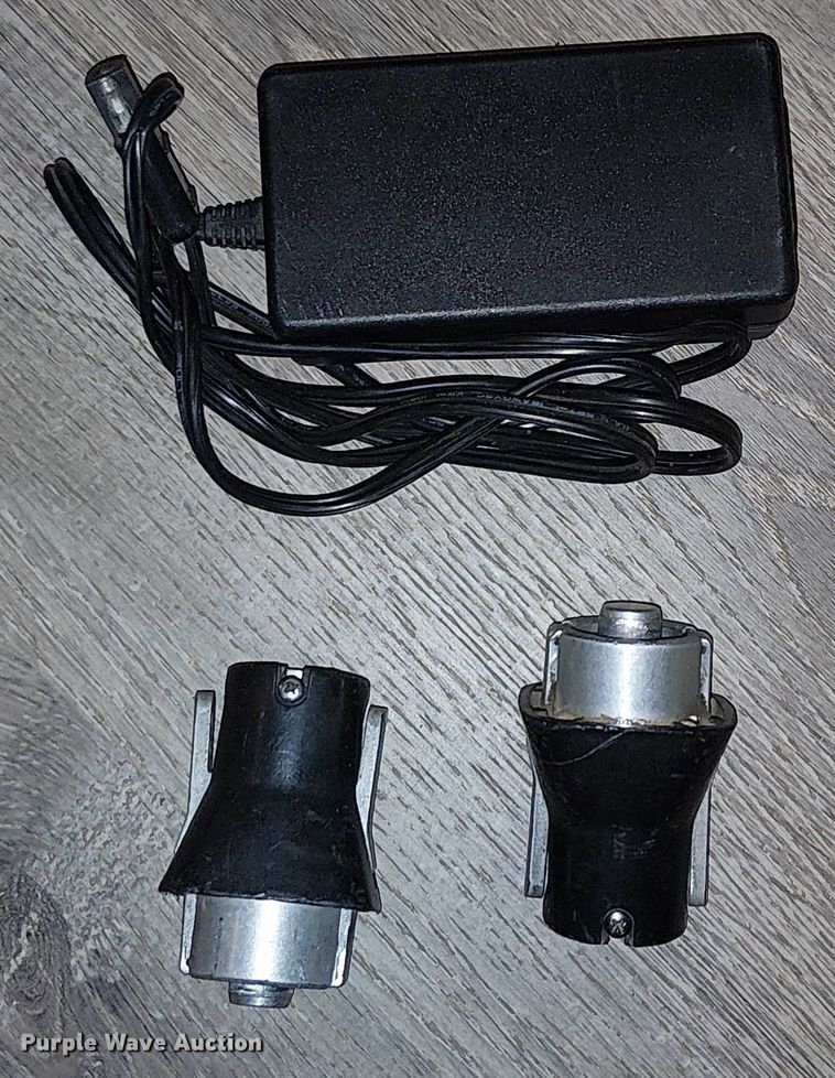 image for item EU2553 Topcon GR-3 GPS equipment 