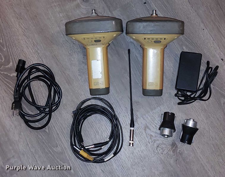 image for item EU2553 Topcon GR-3 GPS equipment 