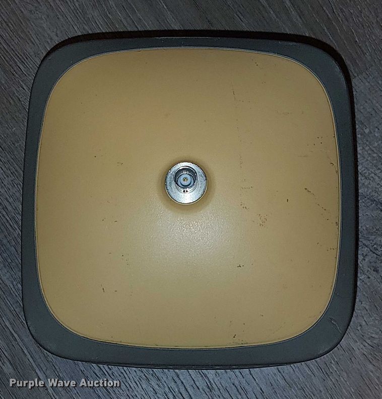 image for item EU2554 Topcon GR-5 GPS equipment