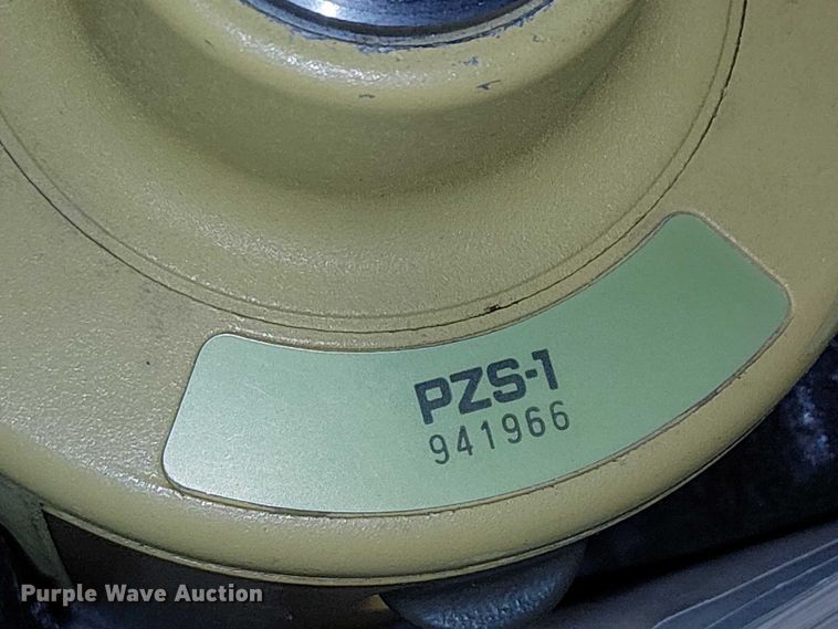 image for item EU2557 Topcon LZ-T5 GPS equipment