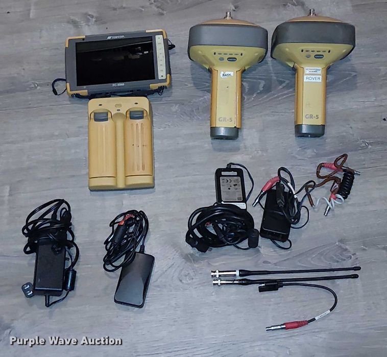 image for item EU2558 Topcon GR-3 GPS equipment