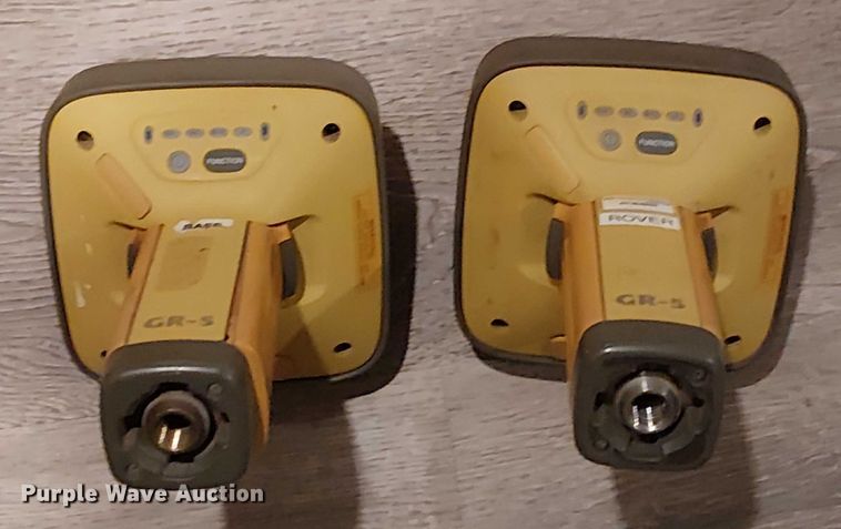 image for item EU2558 Topcon GR-3 GPS equipment