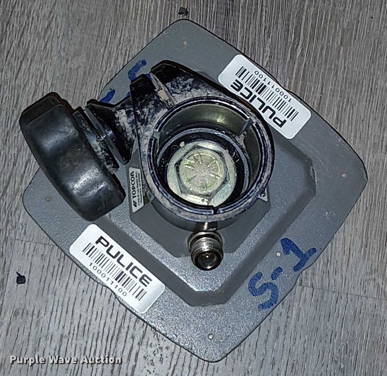 image for item EU2560 Topcon GX-60 GPS equipment