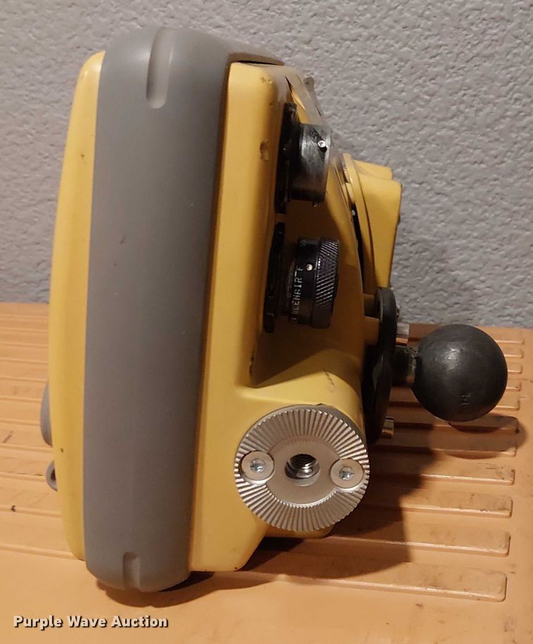 image for item EU2567 Topcon GX-60 GPS monitor