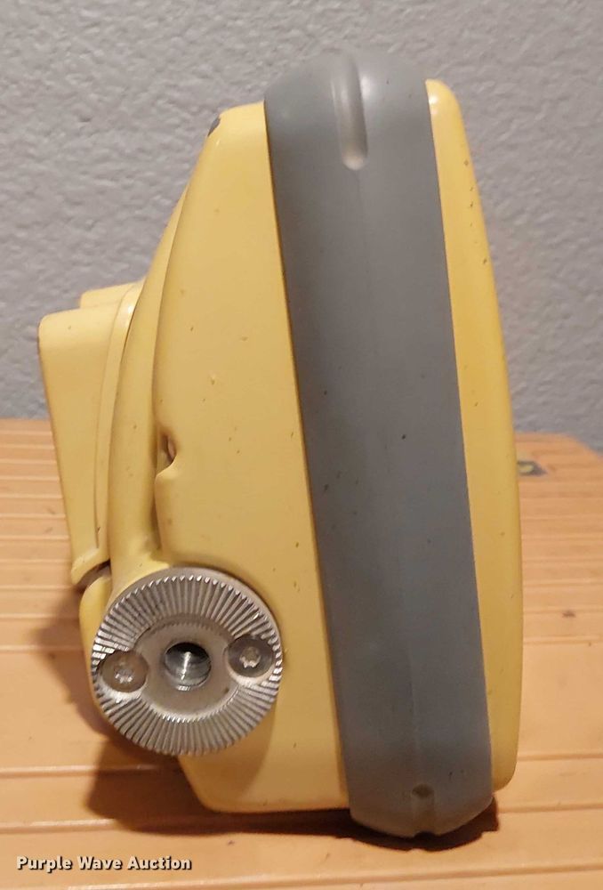 image for item EU2571 Topcon MC-R3 GPS equipment 