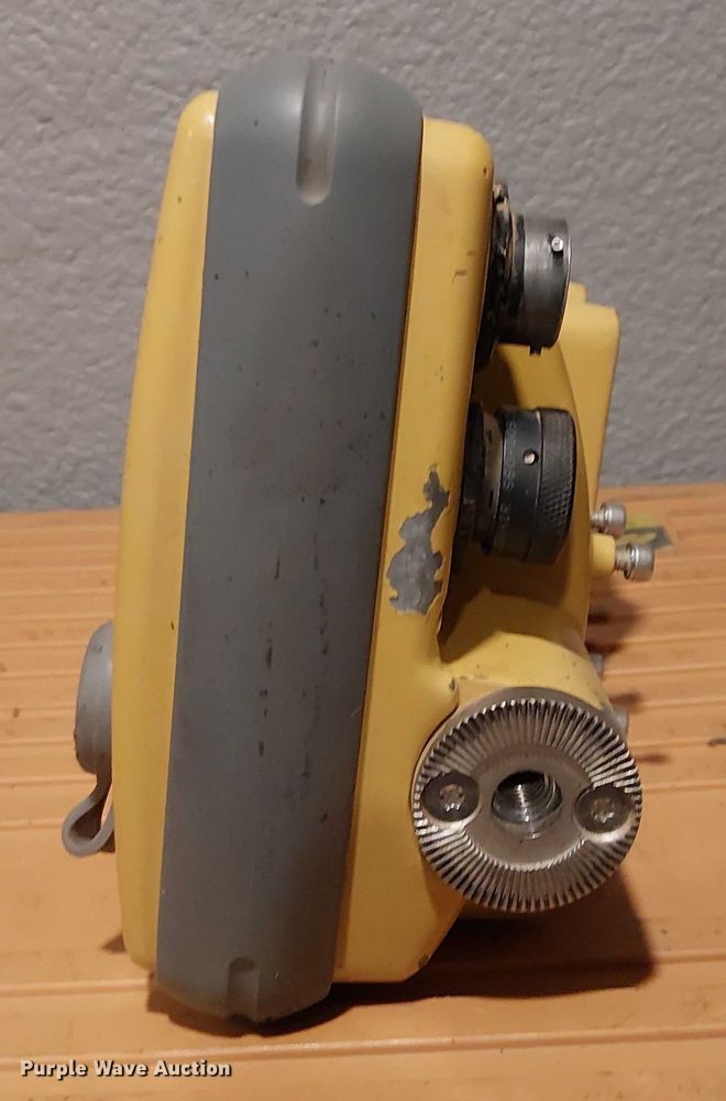 image for item EU2571 Topcon MC-R3 GPS equipment 