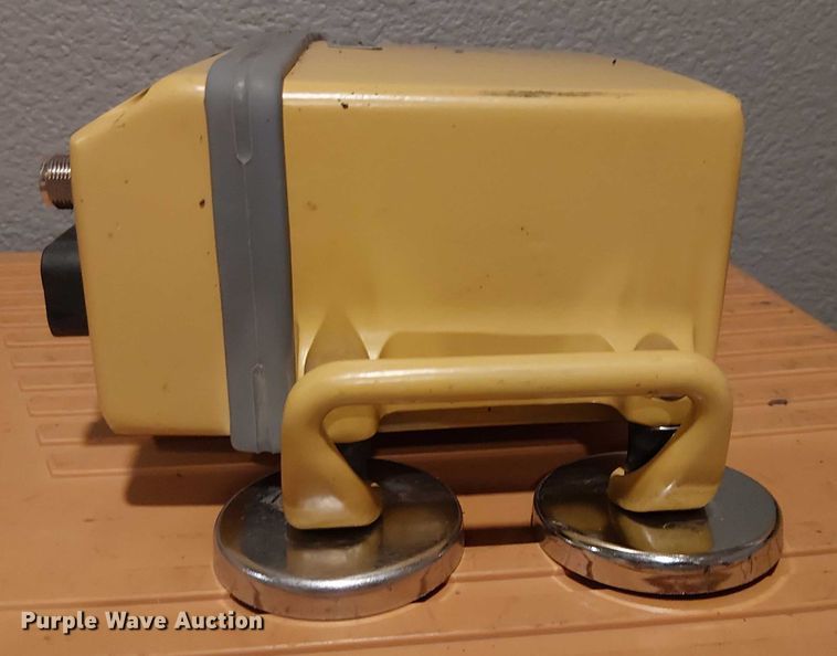 image for item EU2571 Topcon MC-R3 GPS equipment 