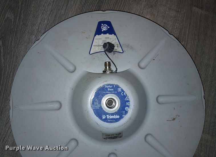 image for item EU2572 Trimble SPS855 Zephyr 3 GPS equipment