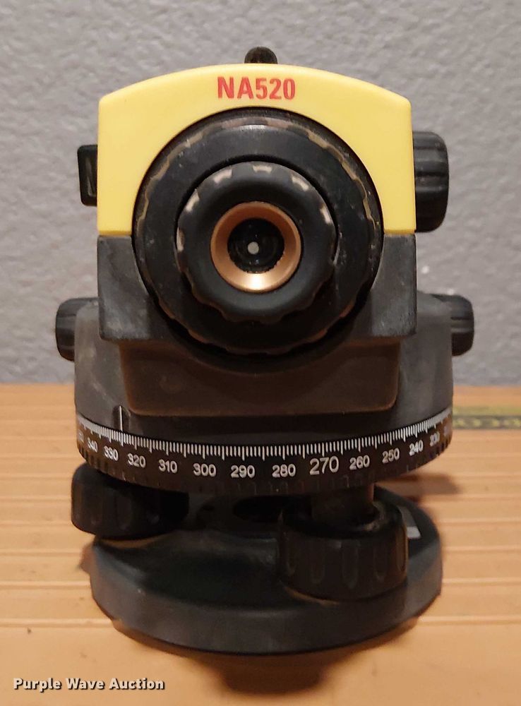 image for item EU2574 2017 Leica NA520 surveying equipment
