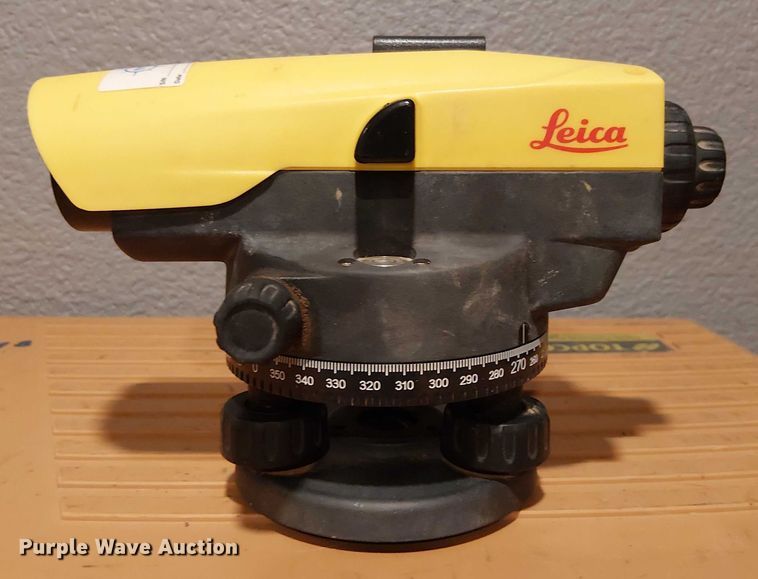 image for item EU2574 2017 Leica NA520 surveying equipment
