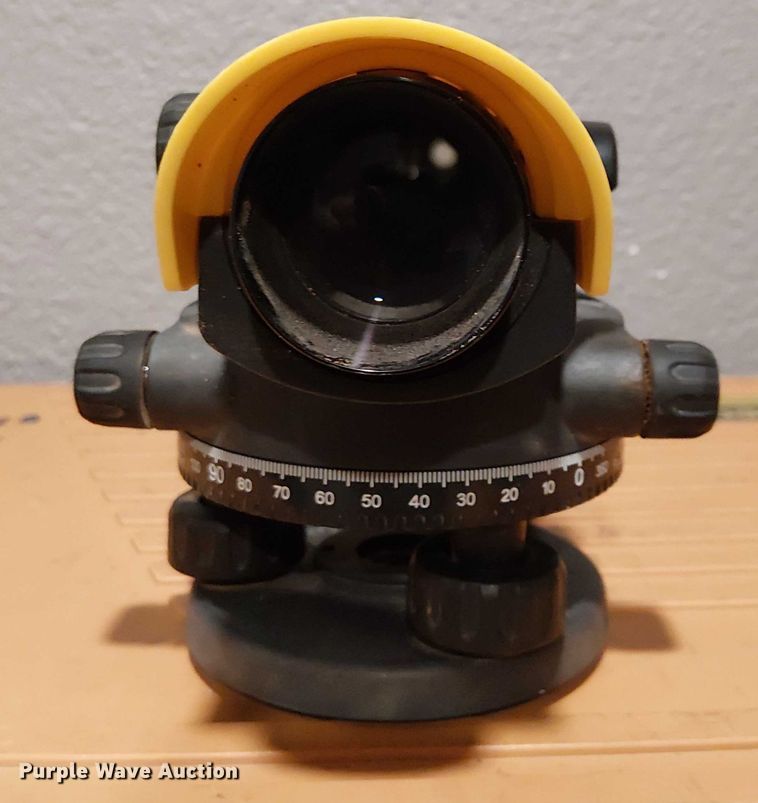 image for item EU2574 2017 Leica NA520 surveying equipment