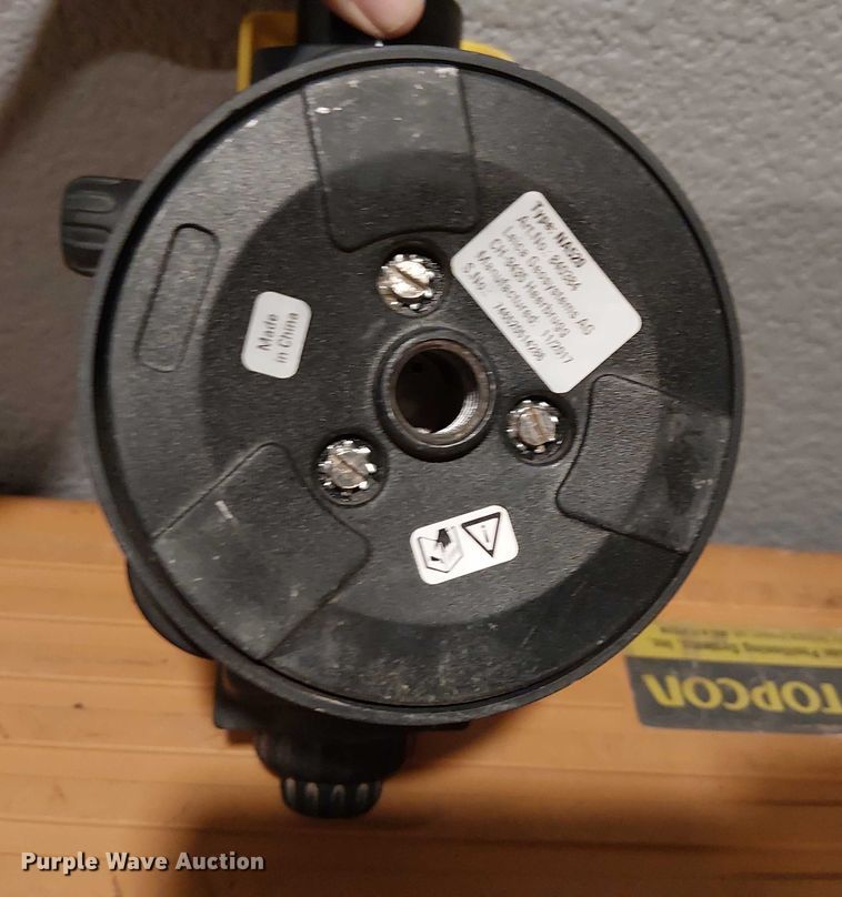 image for item EU2574 2017 Leica NA520 surveying equipment