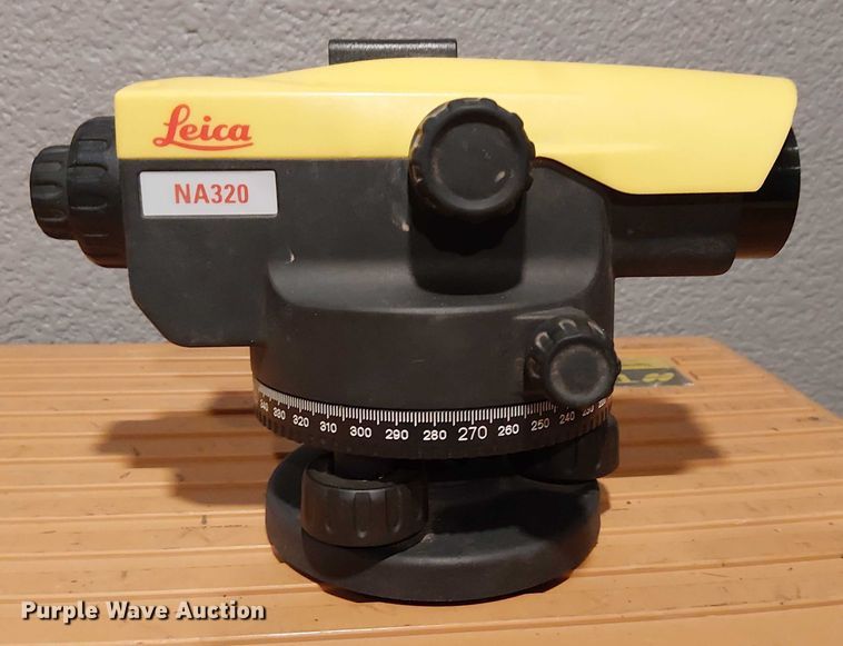 image for item EU2575 2021 Leica NA320 surveying equipment