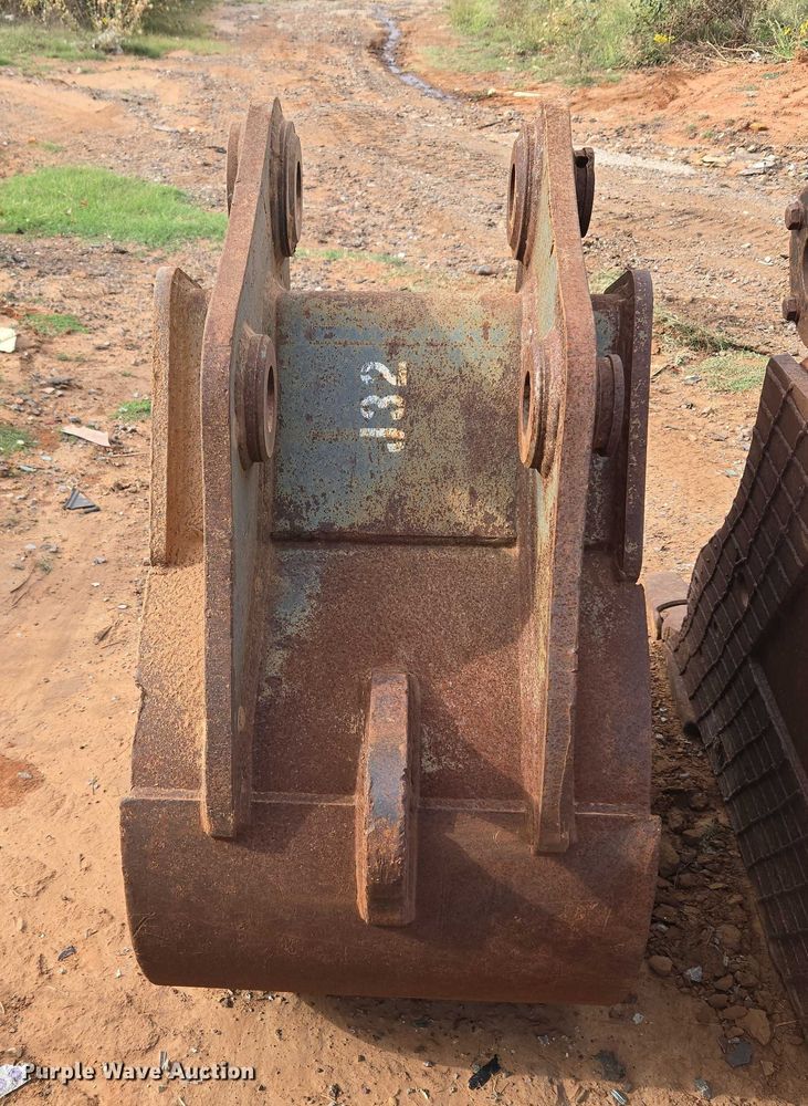 image for item EU3855 John Deere 130G excavator bucket