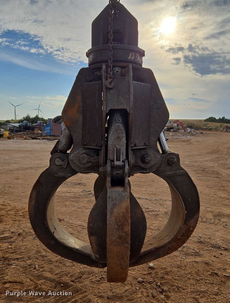 image for item EU3861 2014 DOOSAN DXG4063  scrap grapple