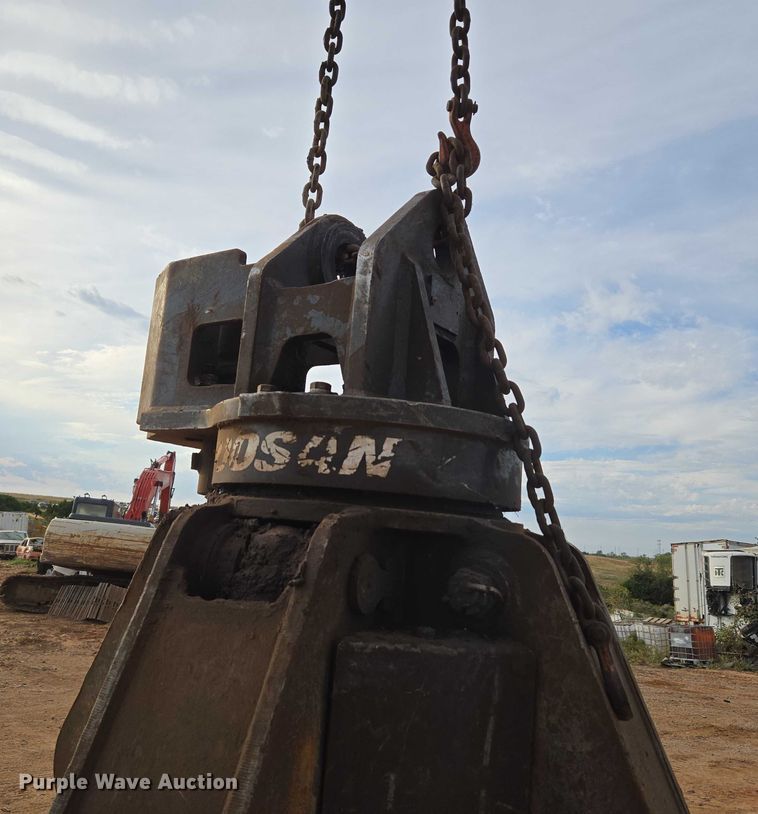 image for item EU3861 2014 DOOSAN DXG4063  scrap grapple