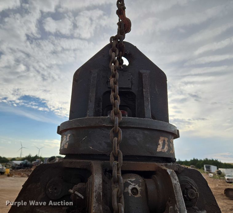 image for item EU3861 2014 DOOSAN DXG4063  scrap grapple