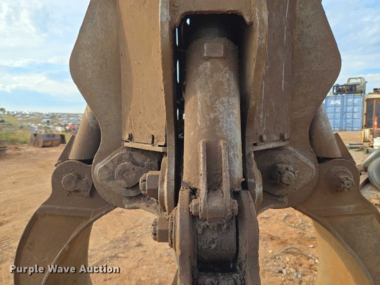 image for item EU3861 2014 DOOSAN DXG4063  scrap grapple