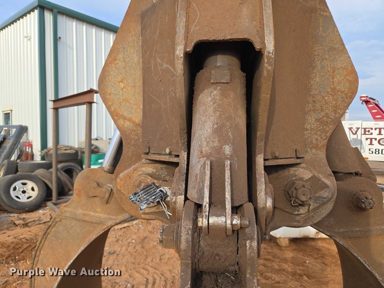 image for item EU3861 2014 DOOSAN DXG4063  scrap grapple