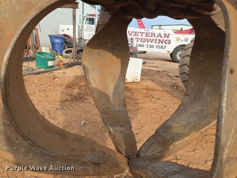 image for item EU3861 2014 DOOSAN DXG4063  scrap grapple