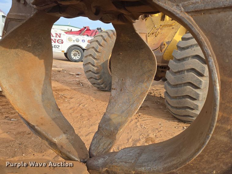 image for item EU3861 2014 DOOSAN DXG4063  scrap grapple