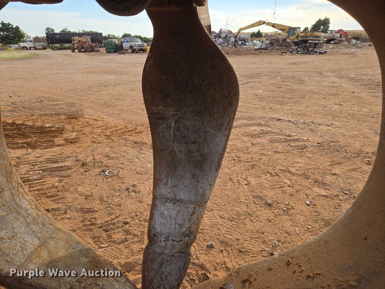 image for item EU3861 2014 DOOSAN DXG4063  scrap grapple