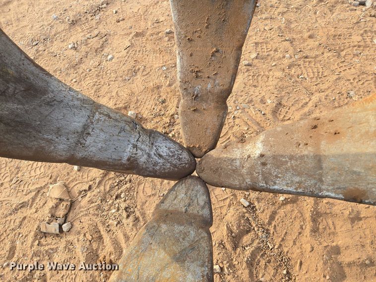 image for item EU3861 2014 DOOSAN DXG4063  scrap grapple