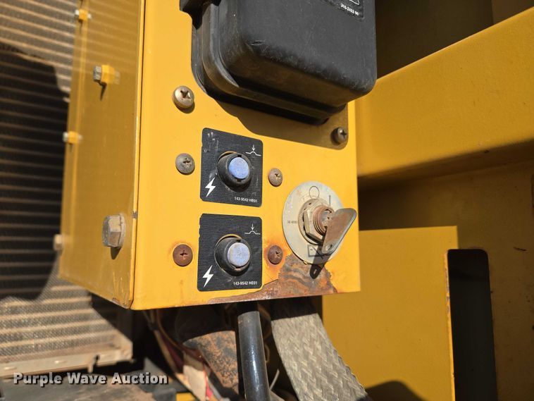 image for item EU3885 2005 Caterpillar 325CL excavator