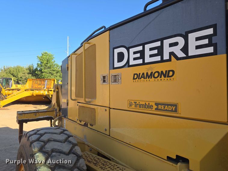 image for item EU3886 2010 John Deere 772GP motor grader