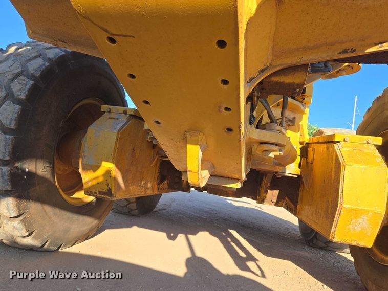 image for item EU3886 2010 John Deere 772GP motor grader