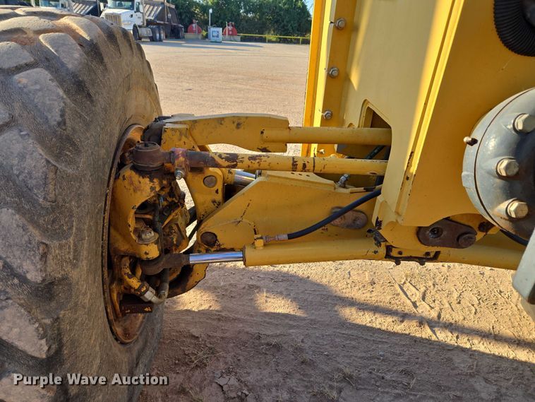 image for item EU3886 2010 John Deere 772GP motor grader