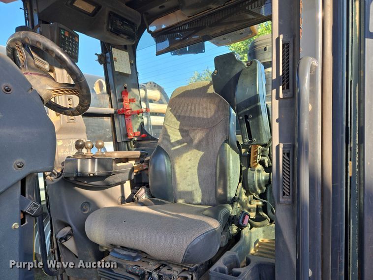 image for item EU3886 2010 John Deere 772GP motor grader