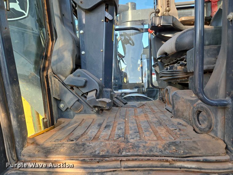 image for item EU3886 2010 John Deere 772GP motor grader