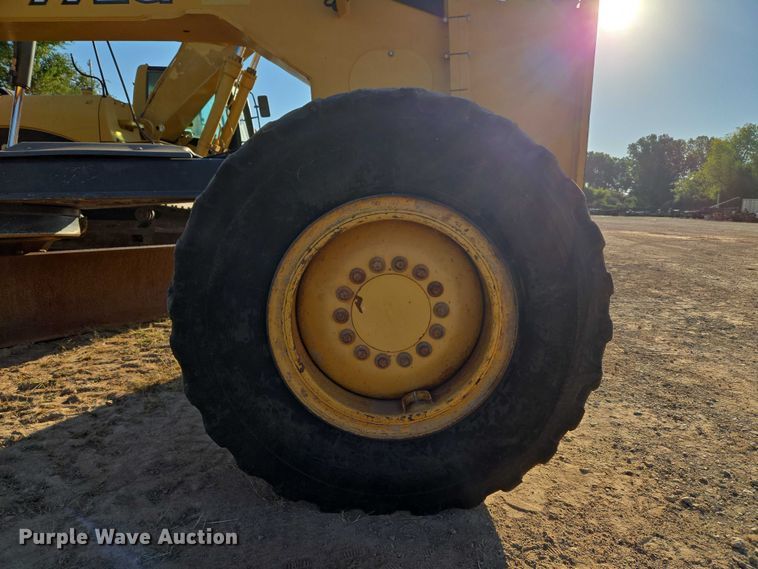 image for item EU3886 2010 John Deere 772GP motor grader