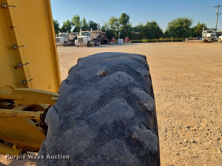 image for item EU3886 2010 John Deere 772GP motor grader