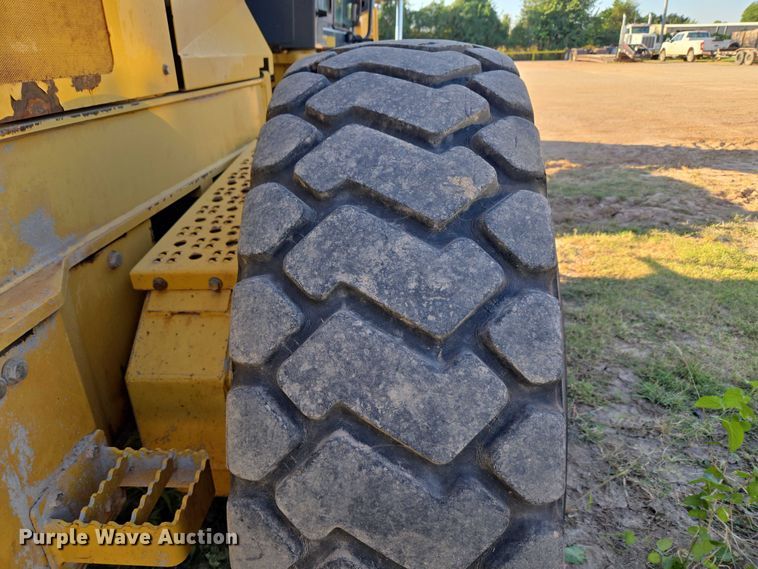 image for item EU3886 2010 John Deere 772GP motor grader