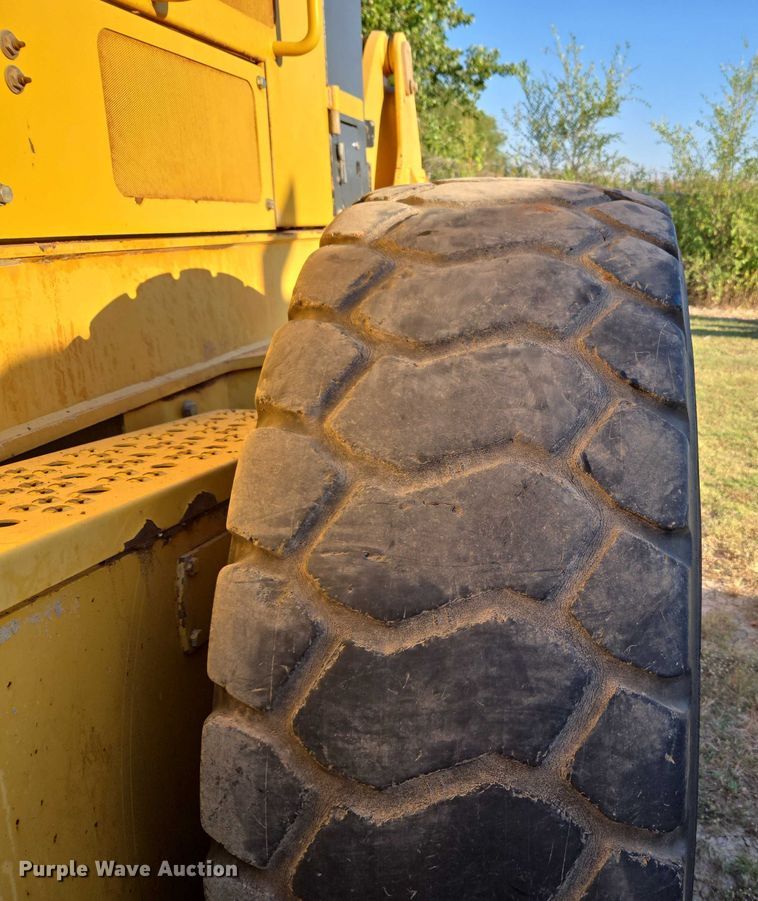 image for item EU3886 2010 John Deere 772GP motor grader