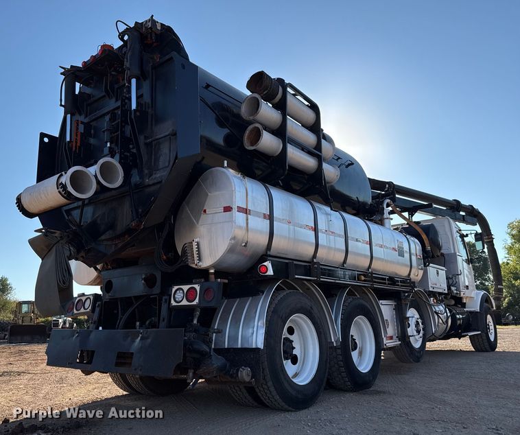 image for item EU3887 2005 Volvo VHD hydrovac truck