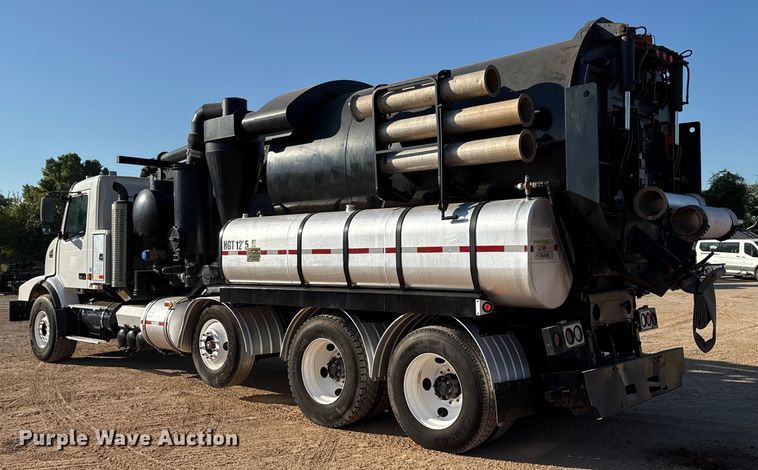 image for item EU3887 2005 Volvo VHD hydrovac truck