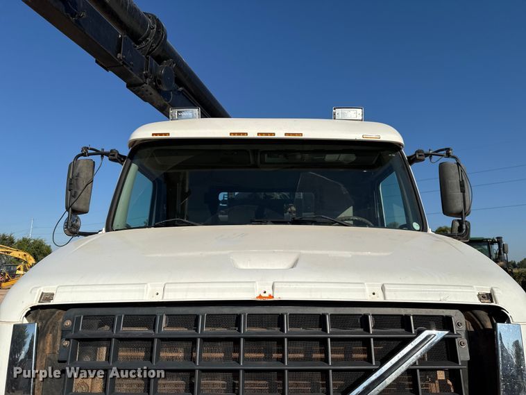 image for item EU3887 2005 Volvo VHD hydrovac truck