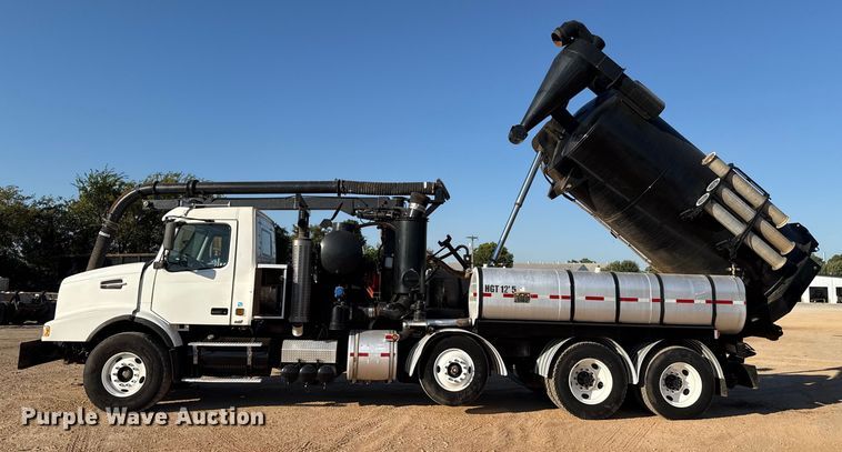 image for item EU3887 2005 Volvo VHD hydrovac truck