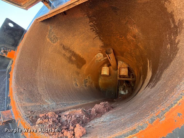 image for item EU3887 2005 Volvo VHD hydrovac truck