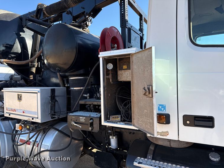 image for item EU3887 2005 Volvo VHD hydrovac truck